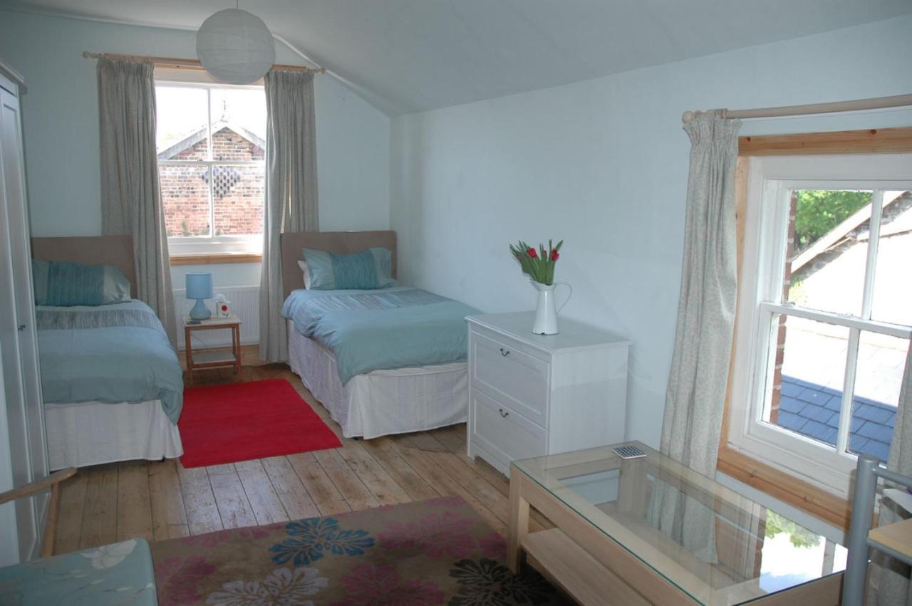 Mid Wales Arts B&B Caersws Exterior photo